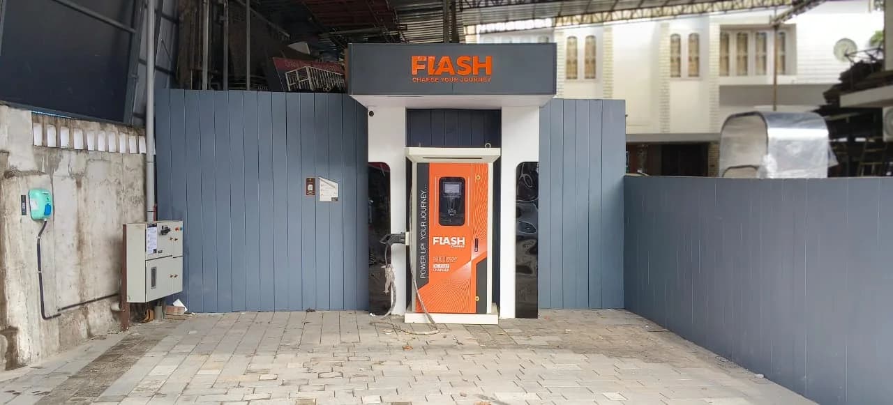 Flash Charge Station Detail Flash Charge station detail image