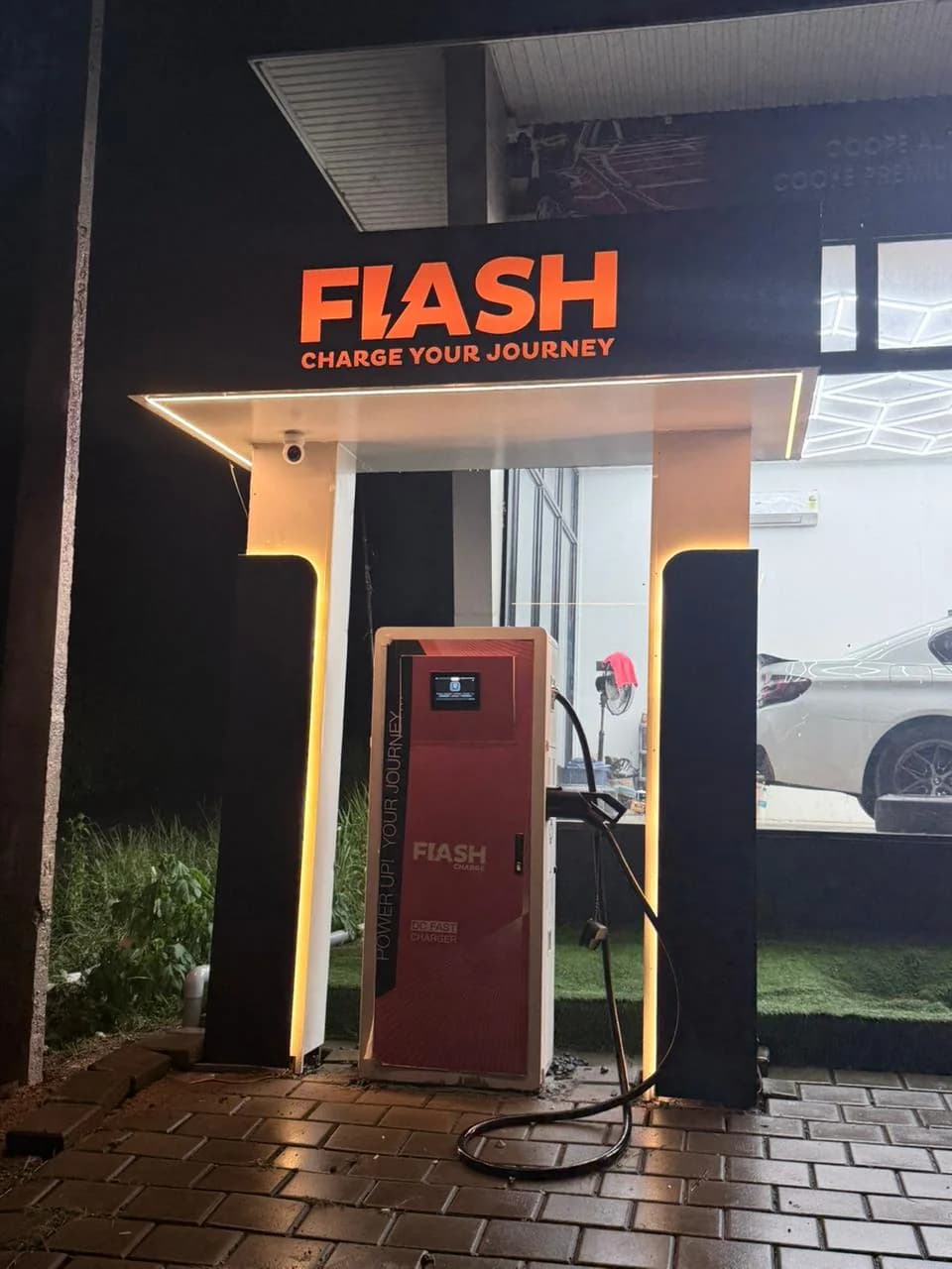 Flash Charge Gallery Image Flash Charge gallery image